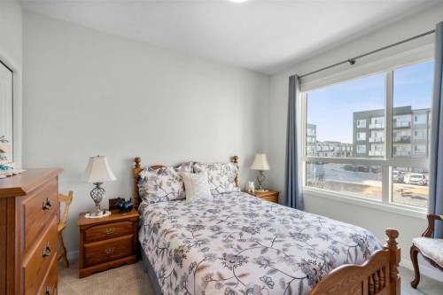 2208-33 Carringham Gate Nw, Calgary, AB - Indoor Photo Showing Bedroom