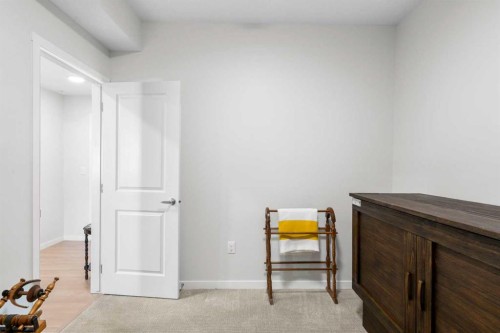 2208-33 Carringham Gate Nw, Calgary, AB - Indoor Photo Showing Other Room