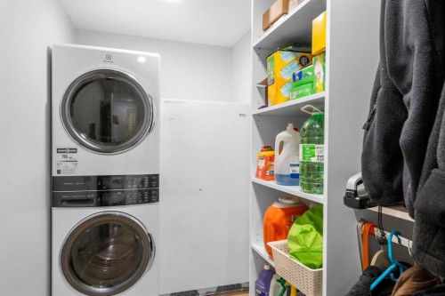 2208-33 Carringham Gate Nw, Calgary, AB - Indoor Photo Showing Laundry Room