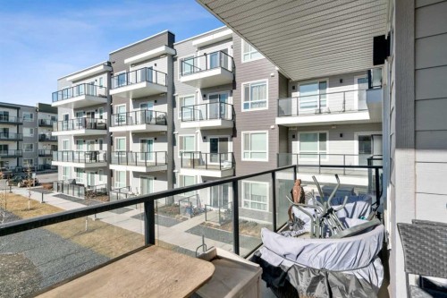 2208-33 Carringham Gate Nw, Calgary, AB - Outdoor
