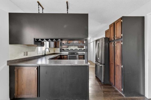 44 Spring Haven Close Se, Airdrie, AB - Indoor Photo Showing Kitchen