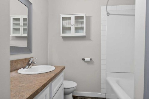 44 Spring Haven Close Se, Airdrie, AB - Indoor Photo Showing Bathroom