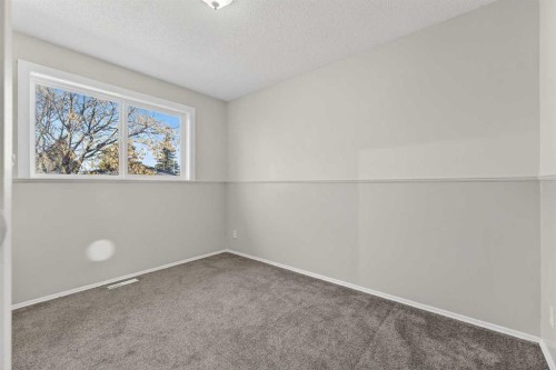 44 Spring Haven Close Se, Airdrie, AB - Indoor Photo Showing Other Room