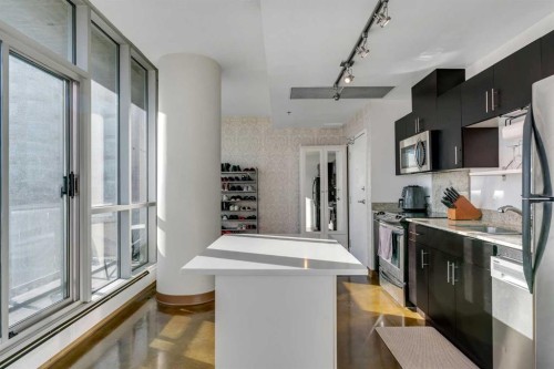509-135 13 Avenue Sw, Calgary, AB - Indoor Photo Showing Kitchen With Stainless Steel Kitchen
