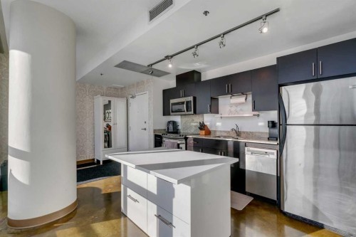 509-135 13 Avenue Sw, Calgary, AB - Indoor Photo Showing Kitchen With Stainless Steel Kitchen