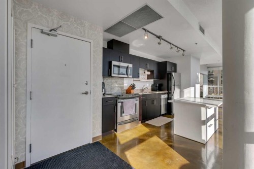 509-135 13 Avenue Sw, Calgary, AB - Indoor Photo Showing Kitchen With Upgraded Kitchen