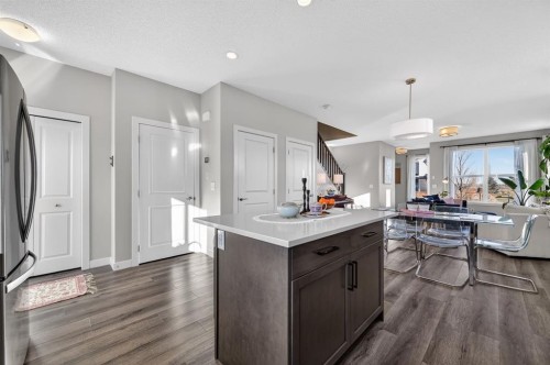 9 Walcrest Gate Se, Calgary, AB - Indoor