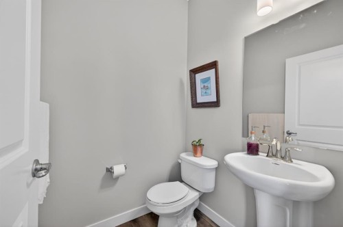 9 Walcrest Gate Se, Calgary, AB - Indoor Photo Showing Bathroom