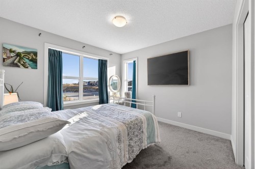 9 Walcrest Gate Se, Calgary, AB - Indoor Photo Showing Bedroom