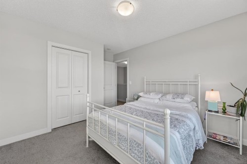9 Walcrest Gate Se, Calgary, AB - Indoor Photo Showing Bedroom