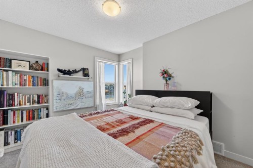 9 Walcrest Gate Se, Calgary, AB - Indoor Photo Showing Bedroom