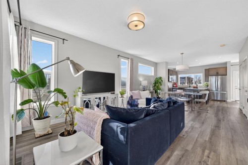 9 Walcrest Gate Se, Calgary, AB - Indoor Photo Showing Living Room