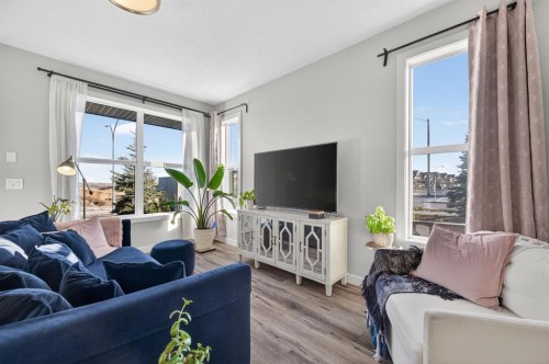 9 Walcrest Gate Se, Calgary, AB - Indoor Photo Showing Living Room