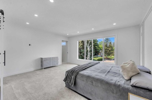4239 Vauxhall Crescent Nw, Calgary, AB - Indoor Photo Showing Bedroom