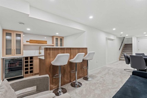 4239 Vauxhall Crescent Nw, Calgary, AB - Indoor