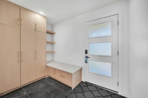 4239 Vauxhall Crescent Nw, Calgary, AB - Indoor Photo Showing Other Room