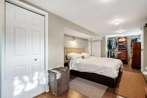 502 8 Avenue Ne, Calgary, AB - Indoor Photo Showing Bedroom