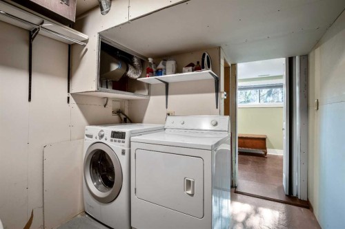 502 8 Avenue Ne, Calgary, AB - Indoor Photo Showing Laundry Room