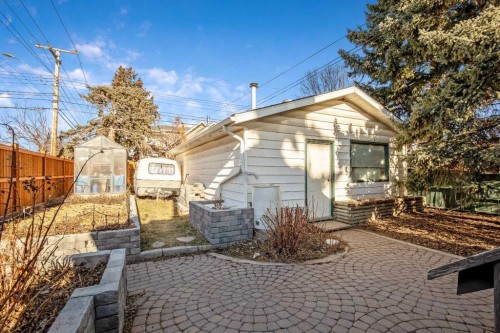502 8 Avenue Ne, Calgary, AB - Outdoor