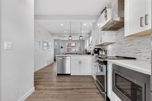 809-355 Nolancrest Heights Nw, Calgary, AB - Indoor Photo Showing Kitchen With Stainless Steel Kitchen With Upgraded Kitchen