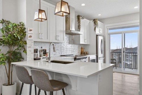 809-355 Nolancrest Heights Nw, Calgary, AB - Indoor Photo Showing Kitchen With Stainless Steel Kitchen With Upgraded Kitchen