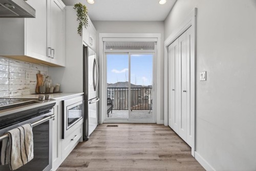 809-355 Nolancrest Heights Nw, Calgary, AB - Indoor Photo Showing Kitchen