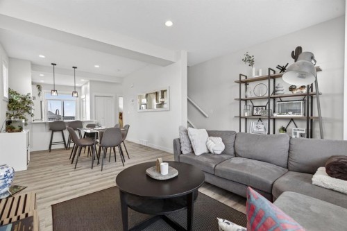809-355 Nolancrest Heights Nw, Calgary, AB - Indoor Photo Showing Living Room