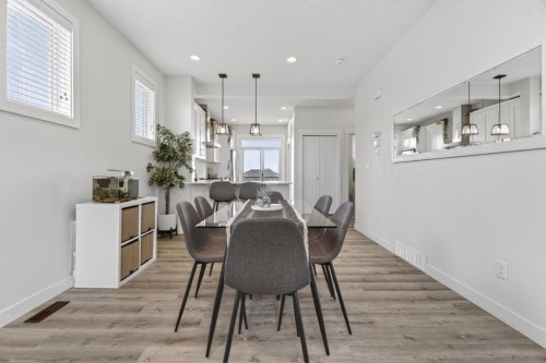 809-355 Nolancrest Heights Nw, Calgary, AB - Indoor Photo Showing Dining Room