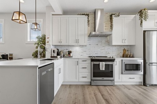 809-355 Nolancrest Heights Nw, Calgary, AB - Indoor Photo Showing Kitchen With Stainless Steel Kitchen With Upgraded Kitchen