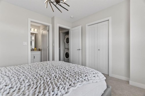 809-355 Nolancrest Heights Nw, Calgary, AB - Indoor Photo Showing Bedroom