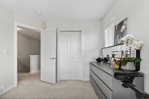 809-355 Nolancrest Heights Nw, Calgary, AB - Indoor Photo Showing Other Room