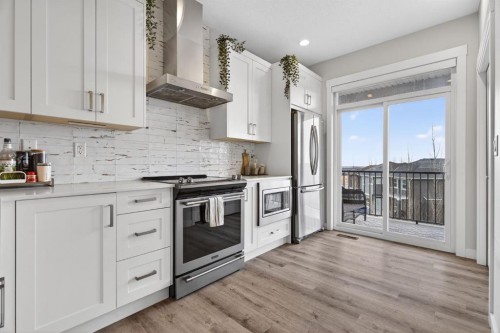 809-355 Nolancrest Heights Nw, Calgary, AB - Indoor Photo Showing Kitchen With Stainless Steel Kitchen With Upgraded Kitchen