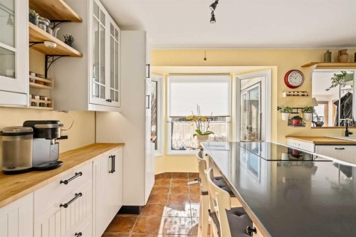 5919 Temple Drive Ne, Calgary, AB - Indoor Photo Showing Kitchen