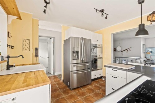 5919 Temple Drive Ne, Calgary, AB - Indoor Photo Showing Kitchen