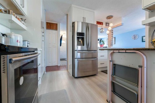 314 Olympia Crescent Se, Calgary, AB - Indoor Photo Showing Kitchen With Stainless Steel Kitchen