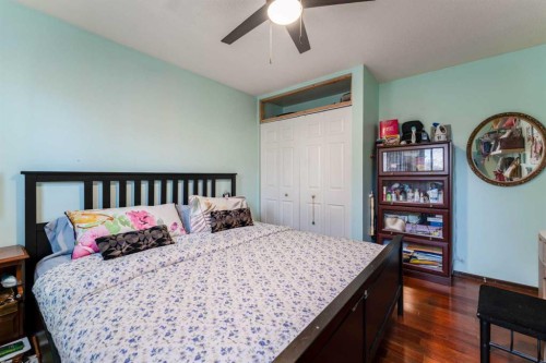 314 Olympia Crescent Se, Calgary, AB - Indoor Photo Showing Bedroom
