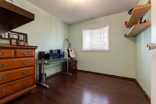 314 Olympia Crescent Se, Calgary, AB - Indoor