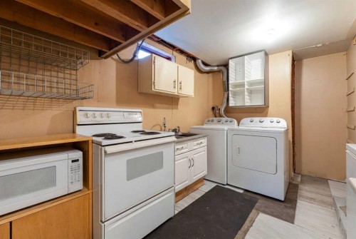 314 Olympia Crescent Se, Calgary, AB - Indoor Photo Showing Laundry Room