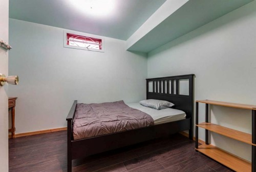 314 Olympia Crescent Se, Calgary, AB - Indoor Photo Showing Bedroom