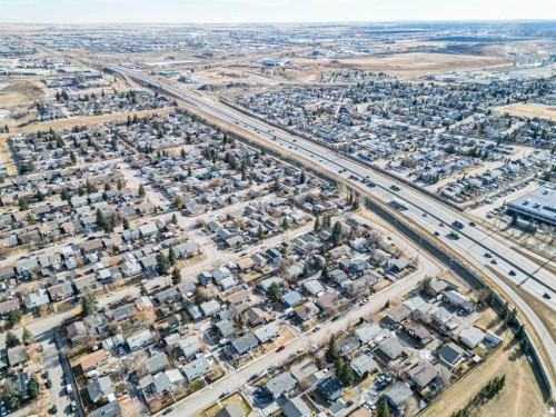 314 Olympia Crescent Se, Calgary, AB - Outdoor With View