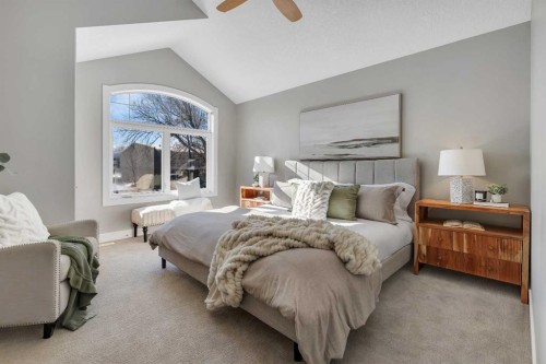 2522 1 Avenue Nw, Calgary, AB - Indoor Photo Showing Bedroom