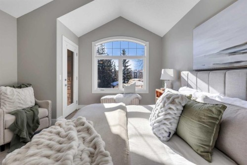 2522 1 Avenue Nw, Calgary, AB - Indoor Photo Showing Bedroom
