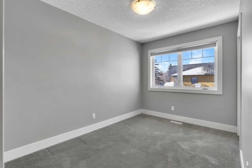 2522 1 Avenue Nw, Calgary, AB - Indoor Photo Showing Other Room