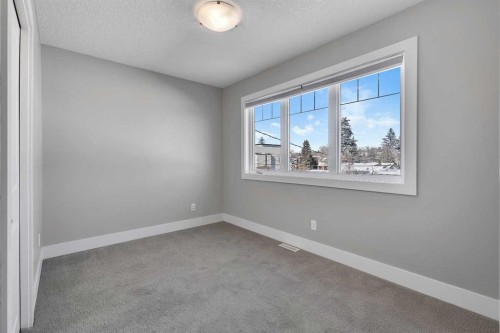 2522 1 Avenue Nw, Calgary, AB - Indoor Photo Showing Other Room