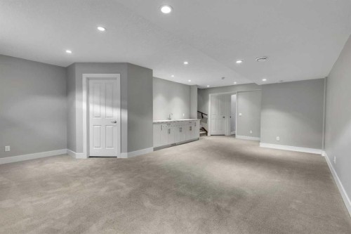 2522 1 Avenue Nw, Calgary, AB - Indoor Photo Showing Other Room