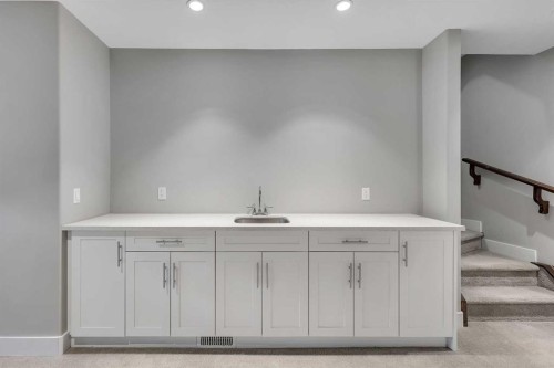 2522 1 Avenue Nw, Calgary, AB - Indoor Photo Showing Other Room