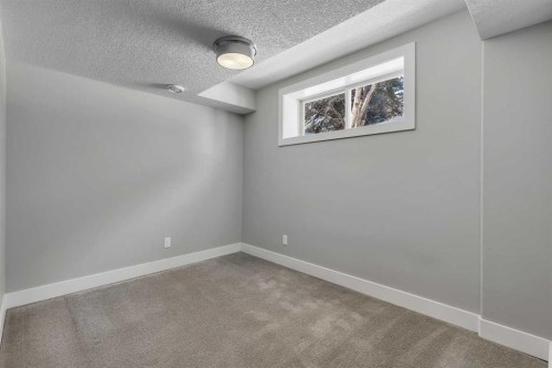 2522 1 Avenue Nw, Calgary, AB - Indoor Photo Showing Other Room