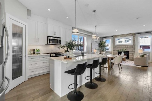 2522 1 Avenue Nw, Calgary, AB - Indoor Photo Showing Kitchen With Upgraded Kitchen