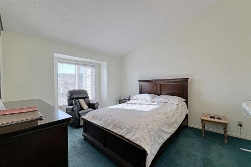 317 Sandringham Road Nw, Calgary, AB - Indoor Photo Showing Bedroom