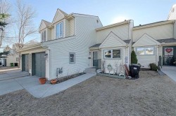 317 Sandringham Road NW Calgary, AB T3K 3Z1